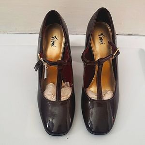 Mary Jane heels in faux patent leather burgundy/maroon - Size 7